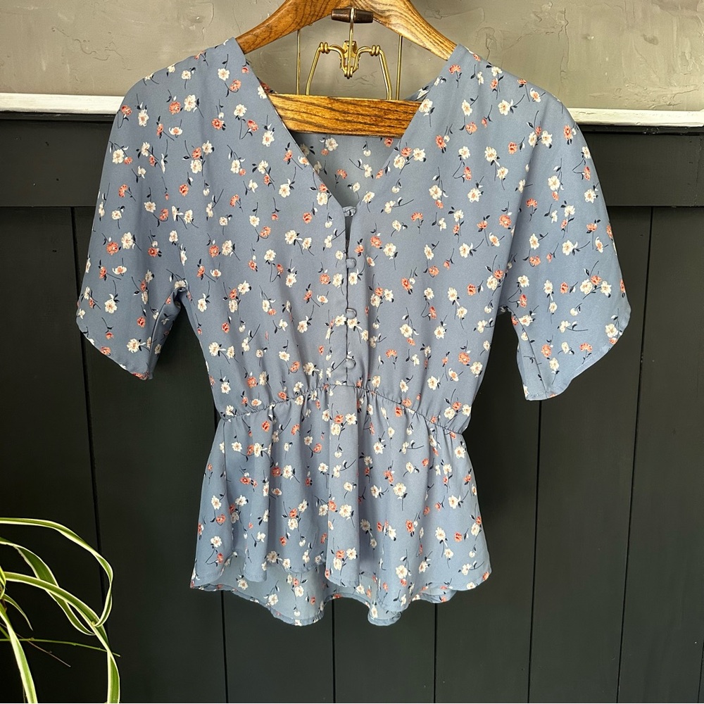 Sienna Sky Blue Peplum v-Neck Cinched Waist Button Blouse sz S‎